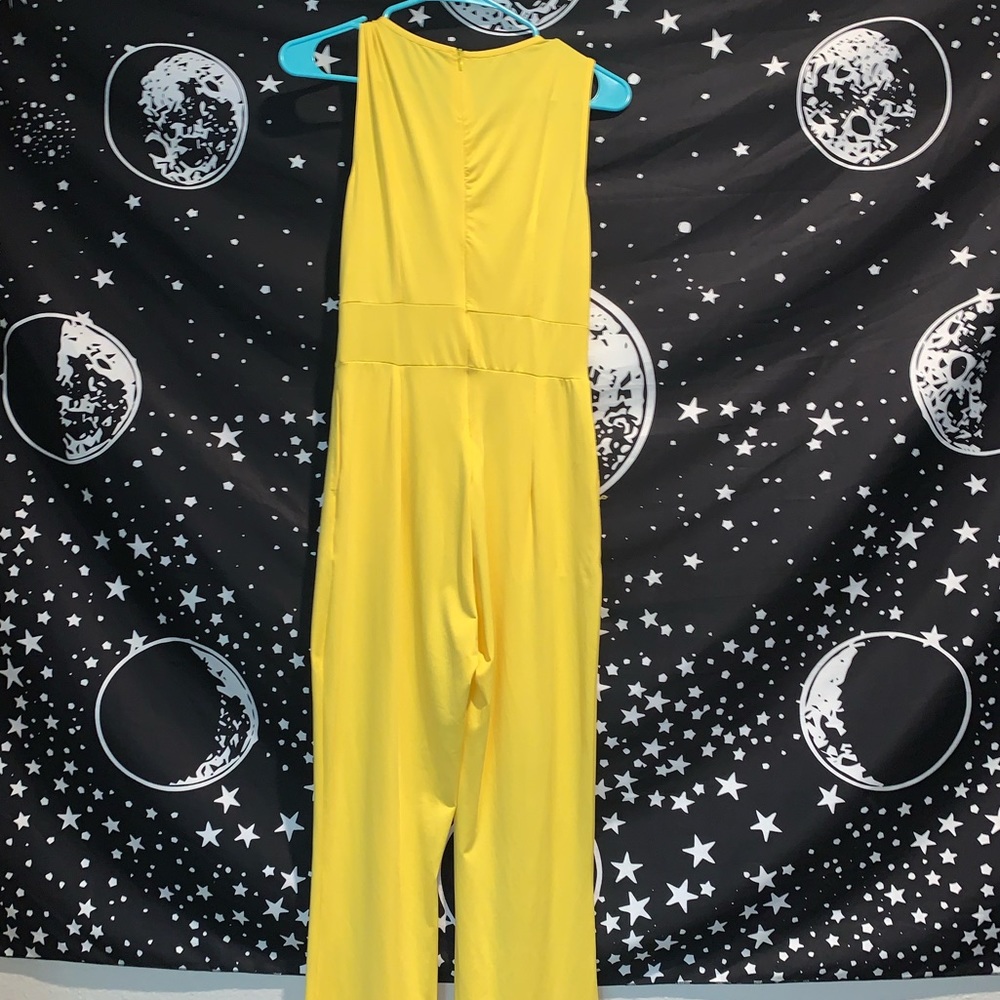 Classy yellow body suit, great for summer!